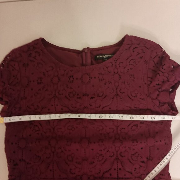 Banana Republic Women’s Maroon Lace Cap Sleeve Sheath Dress Size 4P - Picture 10 of 13